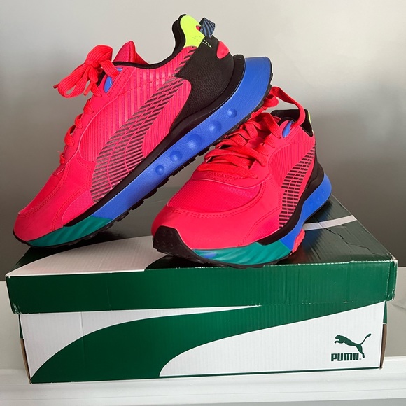 Puma Sneakers!! Only worn twice!! - Picture 2 of 3